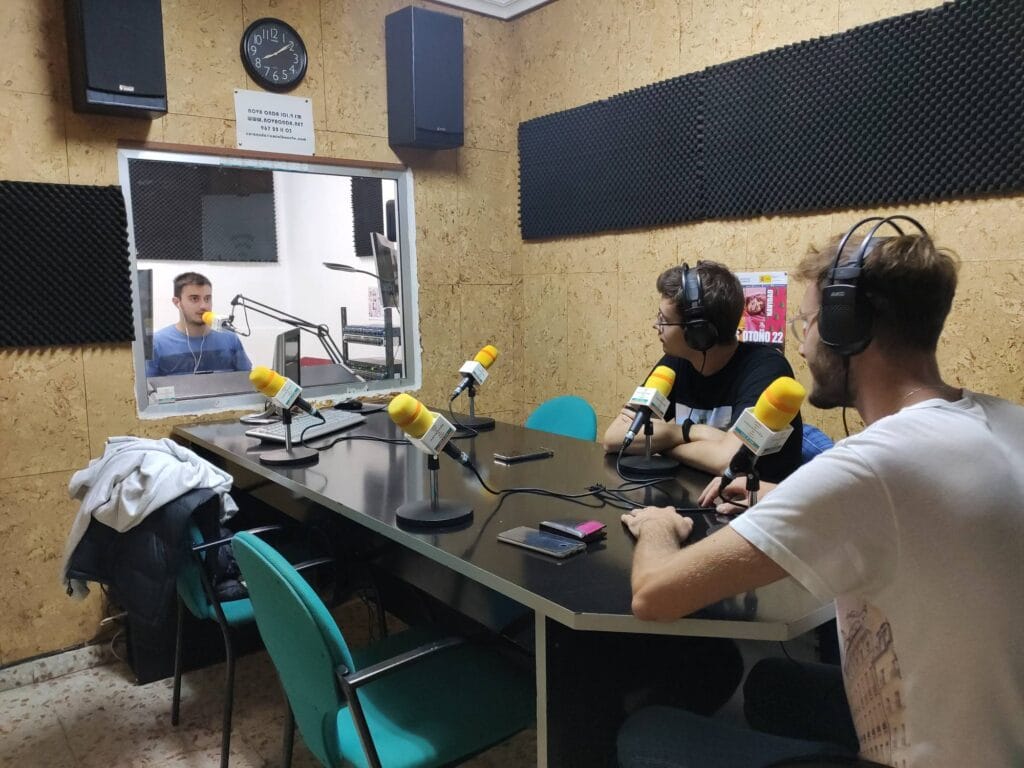 jóvenes en ejemplo de participación juvenil
